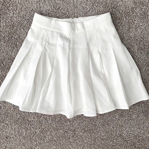 NWOT 🤍 White ruffle MINI SKIRT